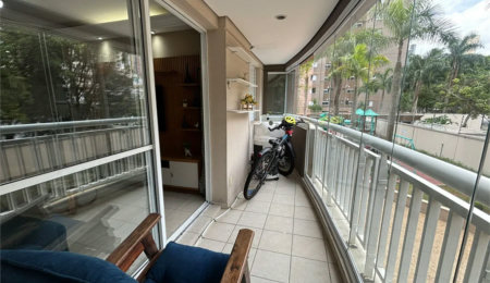 Apartamento à venda com 3 quartos, sendo 1 suíte,  em Vila Andrade, São Paulo, SP