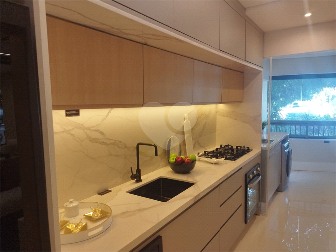 Apartamento à venda com 3 quartos, sendo 2 suítes,  em Jardim das Acácias, São Paulo, SP