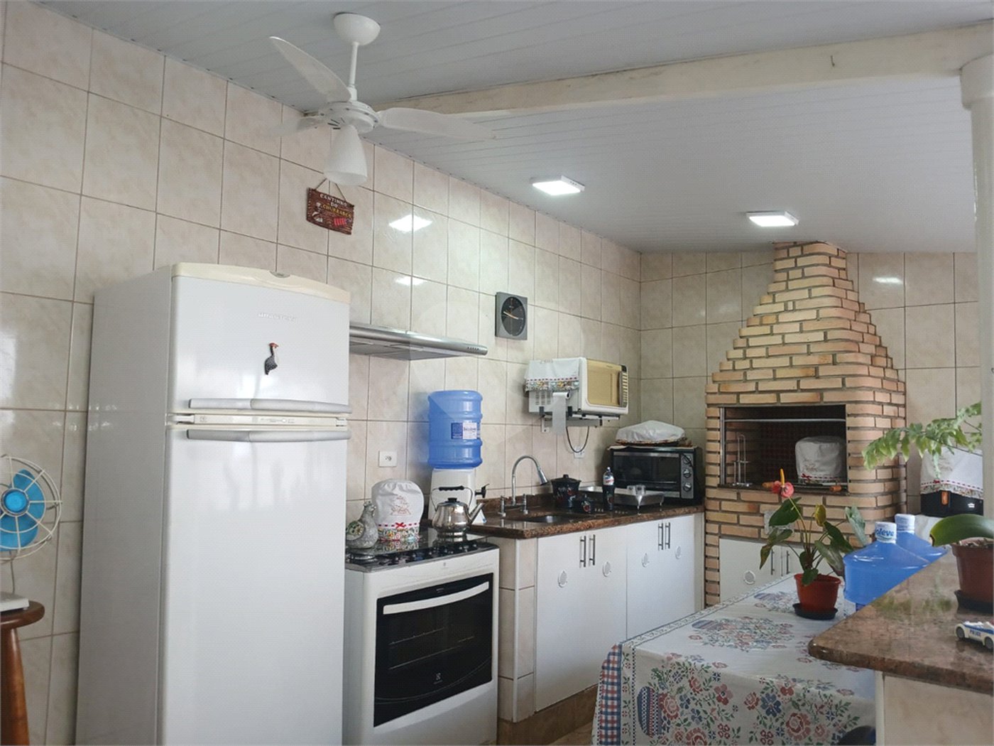 Casa à venda com 3 quartos, sendo 1 suíte,  em Esplanada Mendes Moraes, São Roque, SP