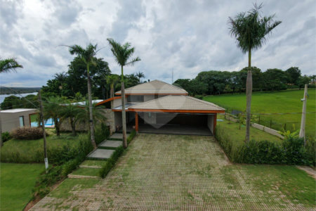 Casa à venda com 6 suítes no condomínio Vila Pinhal, Itirapina - SP