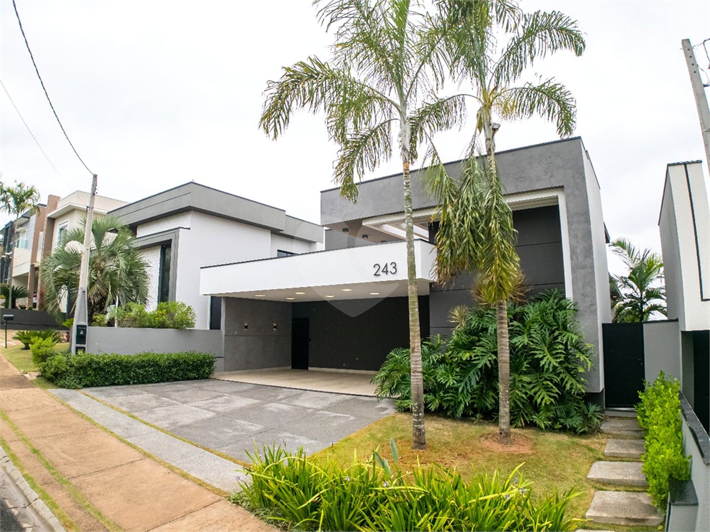 Casa à venda com 3 suítes no condomínio Residencial Helvétia Park, Indaiatuba - SP