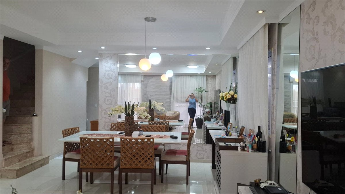 Casa à venda com 3 suítes no condomínio Villa das Flores, Mogi das Cruzes - SP