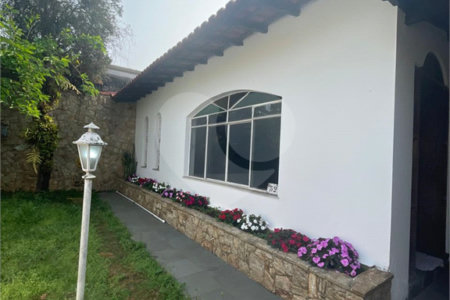Sobrado à venda com 6 quartos, sendo 3 suítes,  em Dos Casa, São Bernardo do Campo, SP