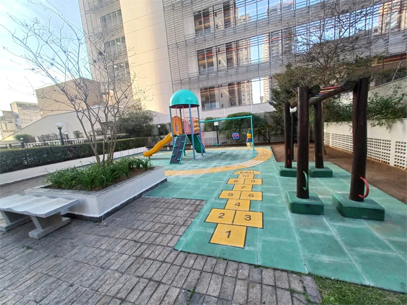 Apartamento à venda com 3 quartos, sendo 1 suíte, em Jardim das Acácias, São Paulo, SP