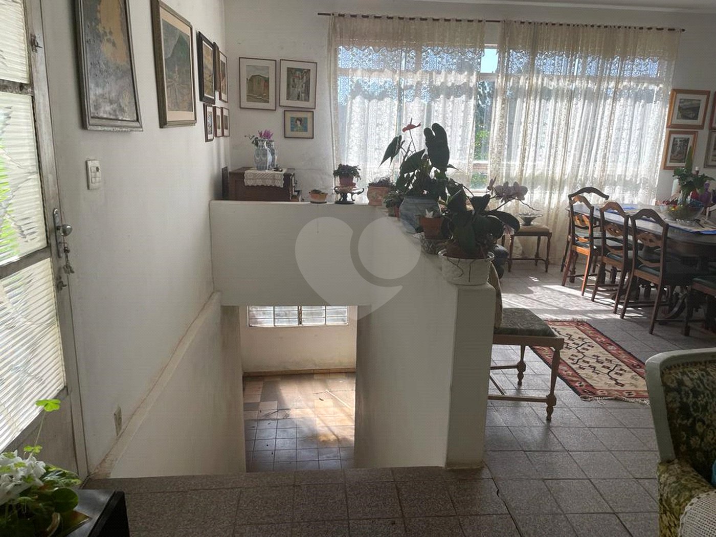 Casa à venda com 3 quartos, sendo 1 suíte, no condomínio Estância Marambaia, Vinhedo - SP