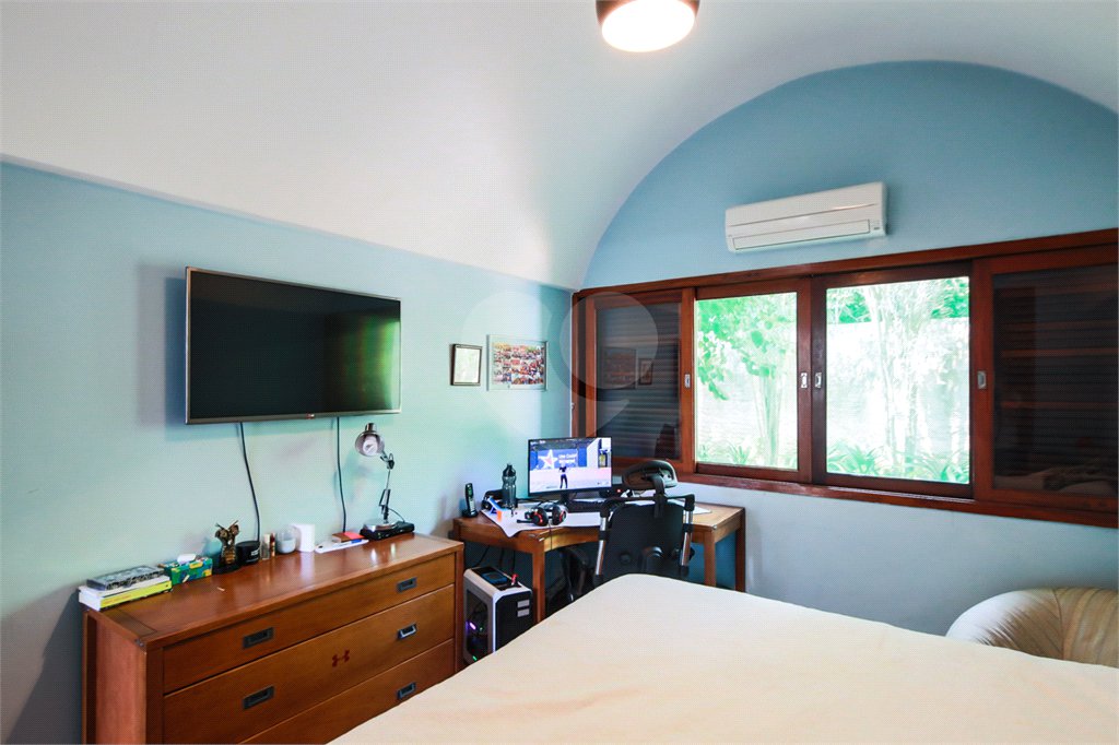 Casa à venda com 4 quartos, sendo 1 suíte,  em Interlagos, São Paulo, SP
