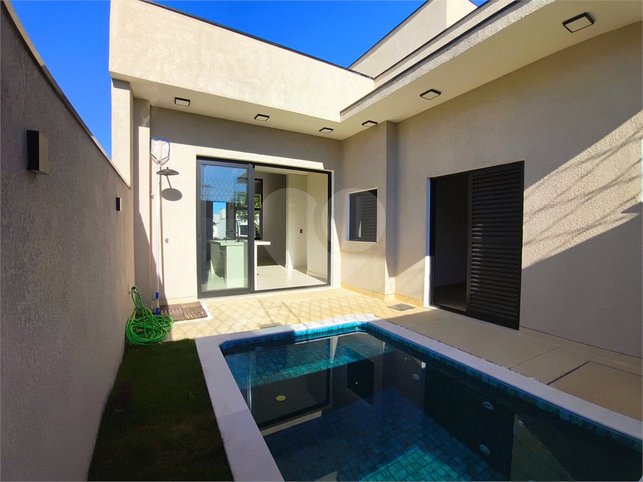 Casa à venda com 2 quartos, sendo 1 suíte, no condomínio Terras de São Francisco, Sorocaba - SP