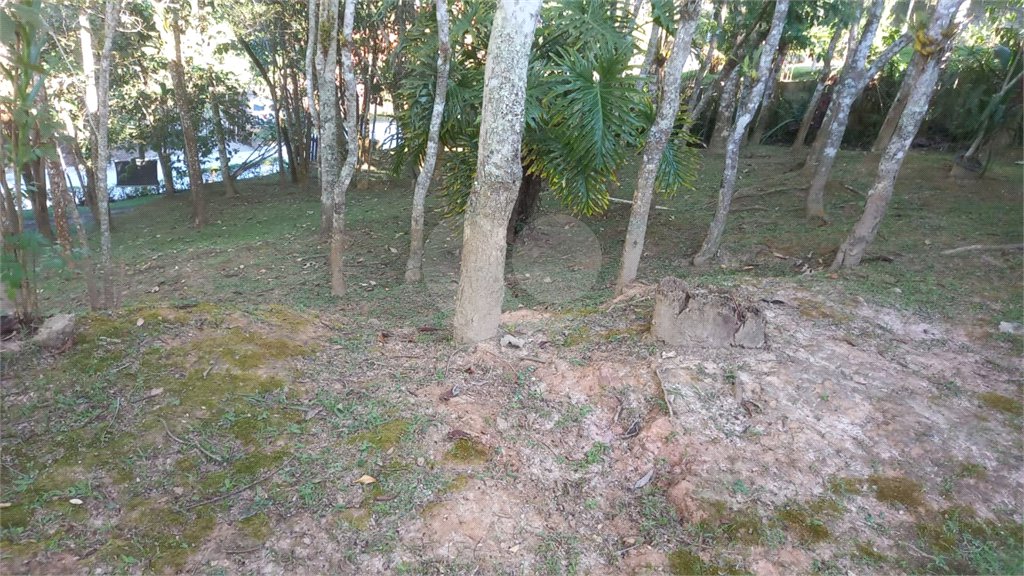 Casa à venda com 4 quartos, sendo 2 suítes, no condomínio Cinco Lagos, Mairiporã - SP