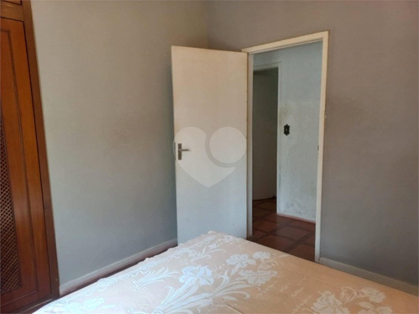 Casa à venda com 4 quartos, sendo 2 suítes, no condomínio Residencial Ypeville, Mairiporã - SP