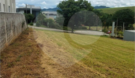 Terreno à venda no condomínio Figueira Garden, Atibaia - SP