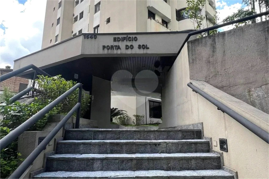 Apartamento à venda com 3 quartos, sendo 1 suíte,  em Vila Madalena, São Paulo, SP