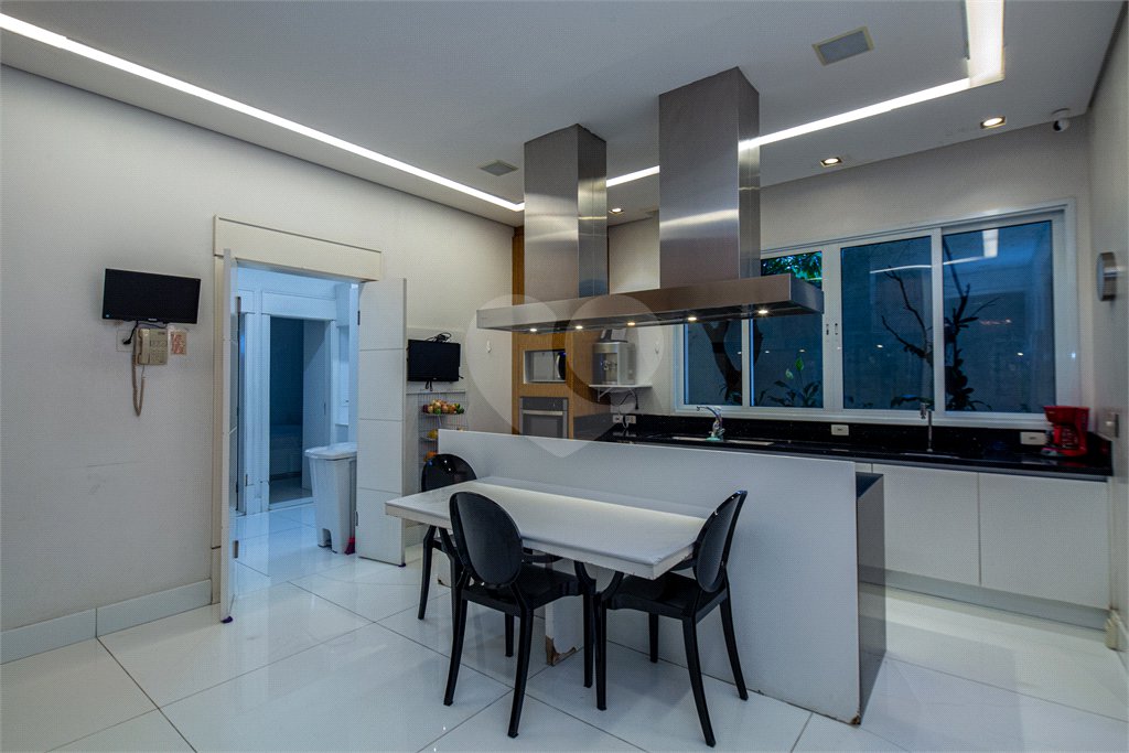 Casa à venda com 5 suítes em Jardim Cordeiro, São Paulo, SP
