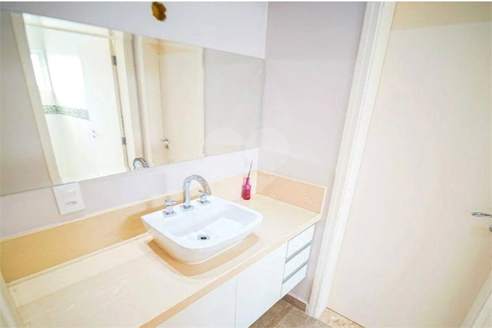 Casa à venda com 4 quartos, sendo 2 suítes, no condomínio Residencial Jardim Primavera, Louveira - SP