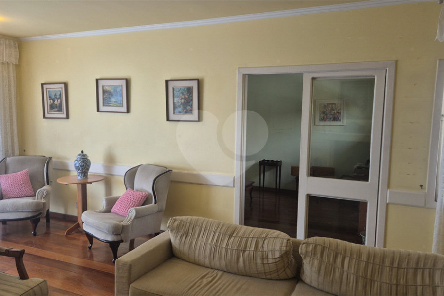 Casa à venda com 4 quartos, sendo 3 suítes, no condomínio Chácara das Rosas, São Paulo - SP