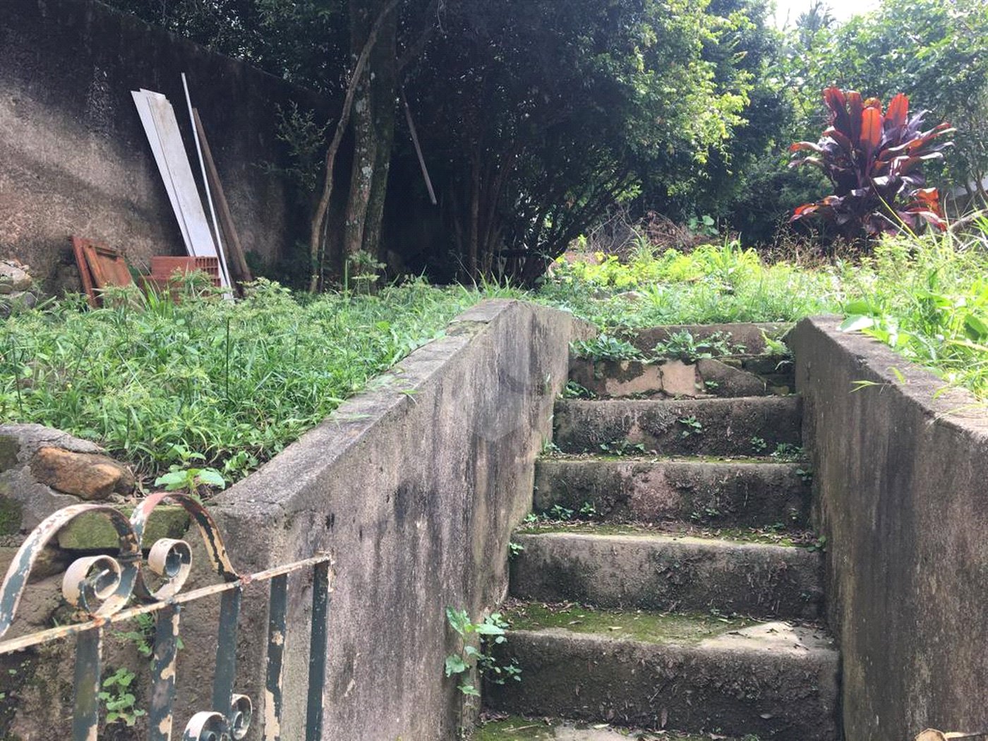 Casa à venda com 2 quartos em Horto, São Paulo, SP