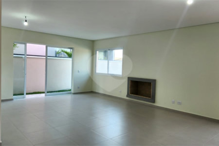 Casa à venda com 4 suítes no condomínio Santa Isabel I, Louveira - SP