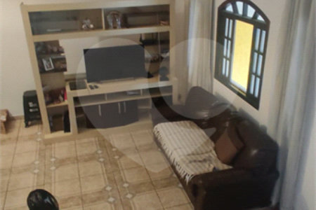 Sobrado à venda com 6 quartos, sendo 1 suíte, em Vila Acoreana, Poá, SP