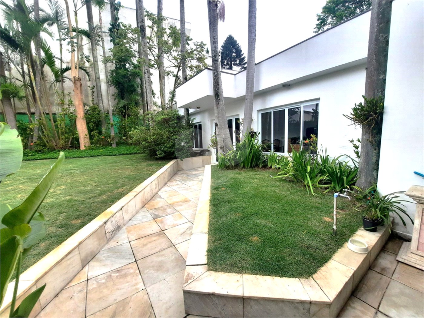 Casa para alugar com 4 quartos, sendo 2 suítes,  em Alto da Boa Vista, São Paulo, SP