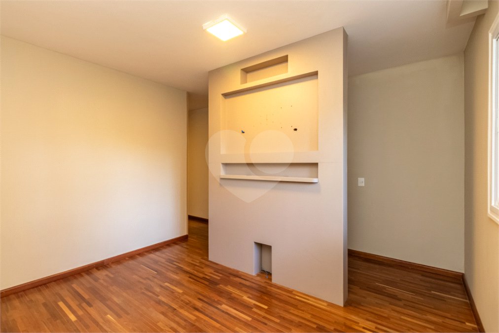 Casa à venda com 4 quartos, sendo 3 suítes, no condomínio Village Place, São Paulo - SP