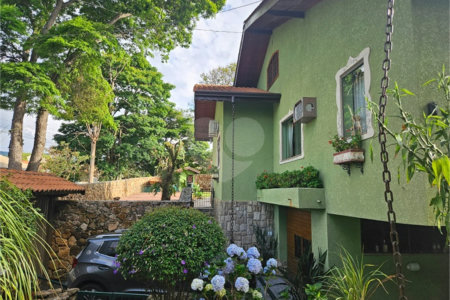 Casa à venda com 4 quartos, sendo 3 suítes, em Jardim Tapajós, Atibaia, SP