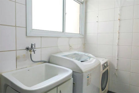 Apartamento à venda com 3 suítes em Real Parque, São Paulo, SP