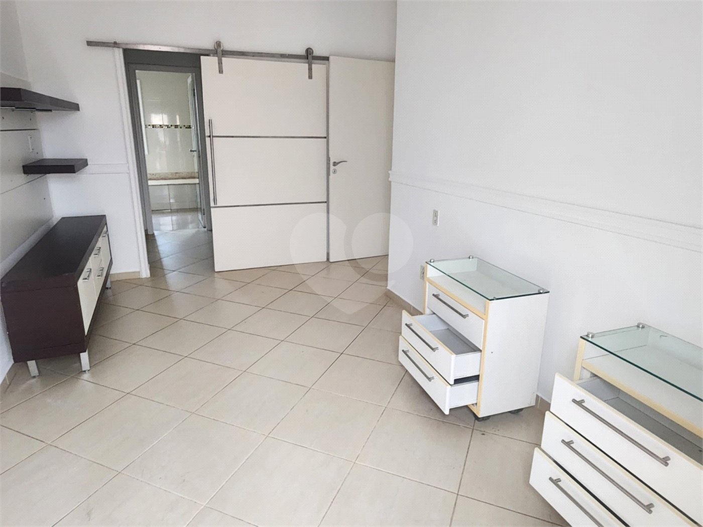 Casa à venda com 3 quartos, sendo 1 suíte, no condomínio Terras de São Francisco, Vinhedo - SP