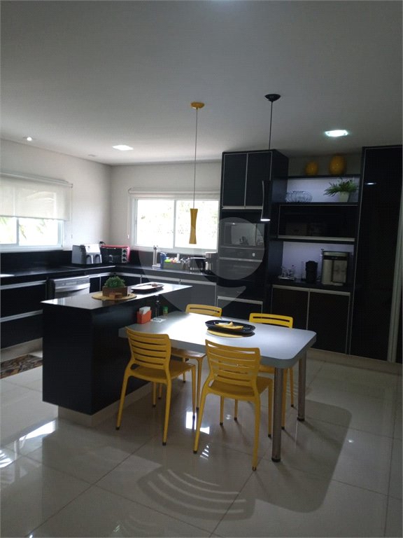 Casa à venda com 4 suítes no condomínio Villaggio Capriccio, Louveira - SP