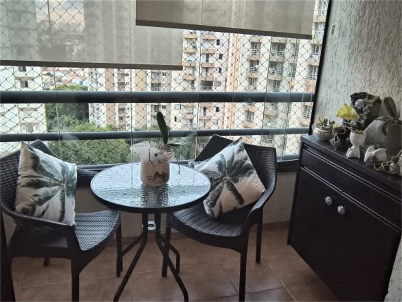 Oportunidade Imperdível: Conforto e Vista Privilegiada! ?Localizado estrategicamente em frente ao Tietê Plaza Shopping, este apartamento é o equilíbrio perfeito entre sofisticação e praticidade. 75m2 Área Útil com 3 Dorms , sendo 1 suite , com VAGA LIVRE DEMARCADA .