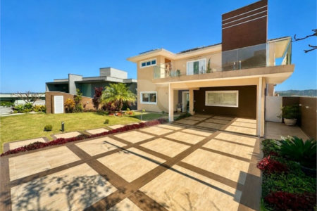 Casa à venda com 3 suítes no condomínio Golf Village, Carapicuíba - SP