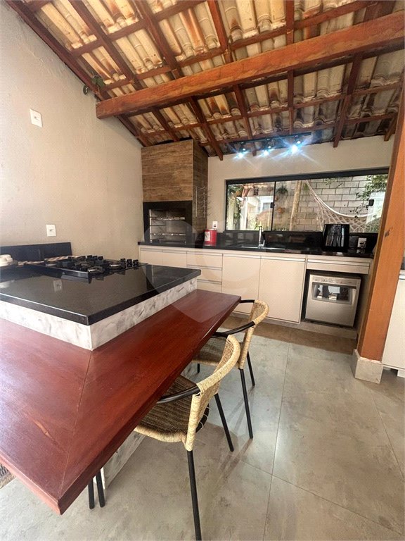 Casa à venda com 3 suítes no condomínio Braziliana, Valinhos - SP