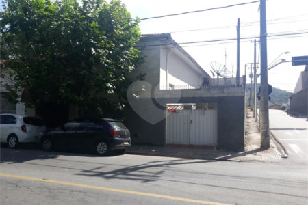 Casa à venda com 4 quartos, sendo 1 suíte, no Centro, São Roque, SP