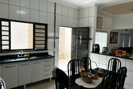 Casa à venda com 3 quartos, sendo 1 suíte, no Centro, Itapetininga, SP