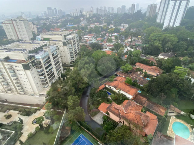 Apartamento à venda com 4 quartos, sendo 1 suíte,  em Alto da Boa Vista, São Paulo, SP
