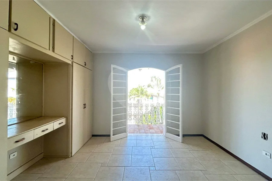 Venda Casa com 4 Dormitórios no Parque Santa Cecília