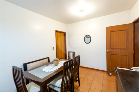 Casa à venda com 4 quartos, sendo 2 suítes, em Campo Belo, São Paulo, SP
