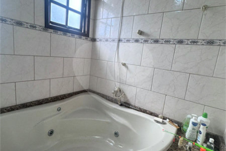 Casa à venda com 5 quartos, sendo 1 suíte, no condomínio Pedra Bonita, Rio de Janeiro - RJ