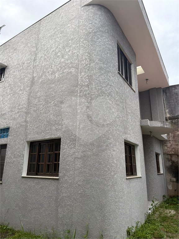 Casa à venda com 3 quartos, sendo 1 suíte, em Chácara Primavera, Suzano, SP