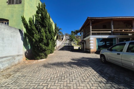 Chácara à venda ou locação no Jardim Estância Brasil – Atibaia/SP, com vista para a Pedra Grande