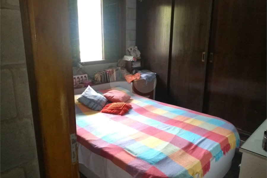Casa à venda com 3 quartos, sendo 1 suíte, no condomínio Cinco Lagos, Mairiporã - SP