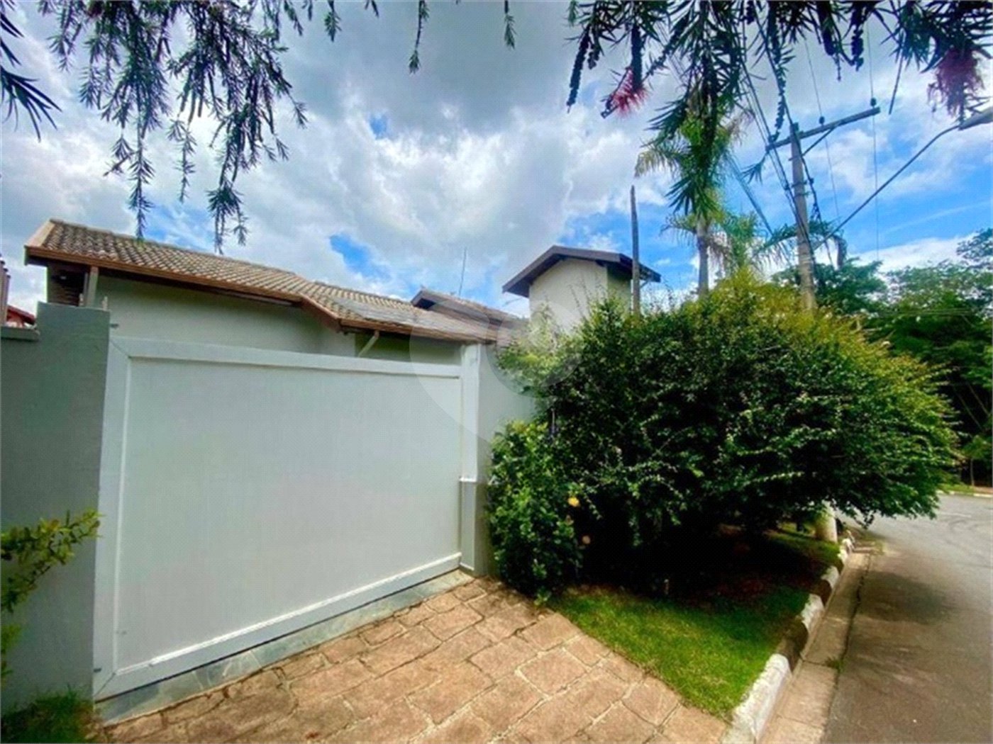 Casa à venda com 3 quartos, sendo 1 suíte, no condomínio Recanto dos Paturis, Vinhedo - SP