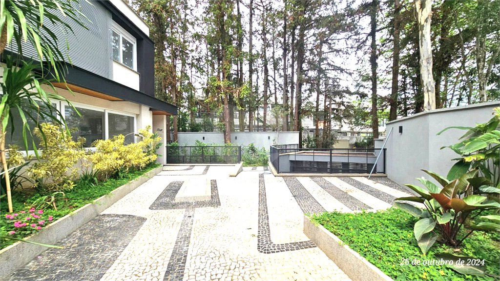 Casa à venda com 4 suítes no condomínio Vila Arese, São Paulo - SP
