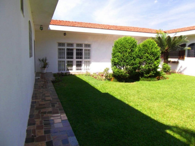 Casa Térrea à venda com 4 quartos, sendo 2 suítes,  em Interlagos, São Paulo, SP