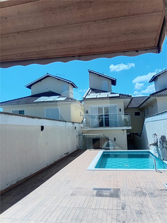 Casa à venda com 3 suítes no condomínio Residencial Jd. Floresta, São Paulo - SP