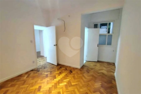 Apartamento à venda com 3 quartos, sendo 1 suíte,  em Copacabana, Rio de Janeiro, RJ