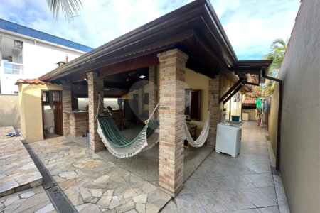 Casa à venda com 3 quartos, sendo 1 suíte,  no condomínio Morada da Praia, Bertioga - SP