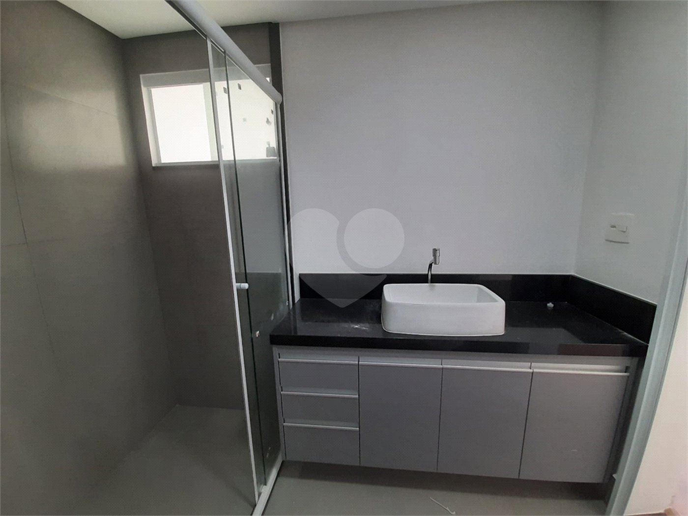 Sobrado à venda com 4 quartos, sendo 3 suítes, em Vila Paulicéia, São Paulo, SP