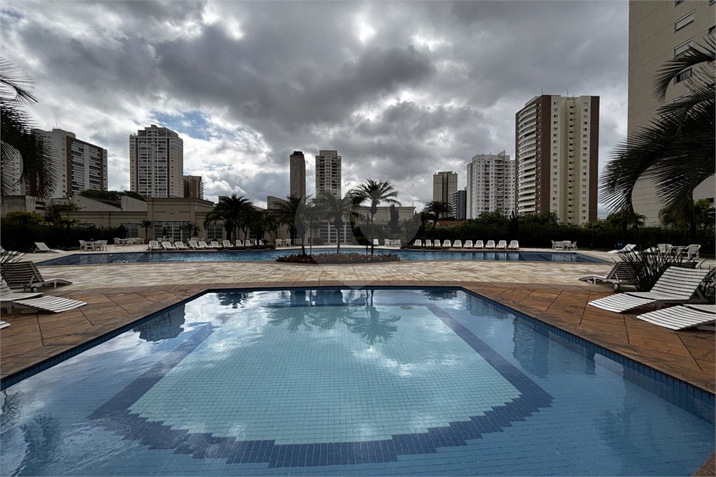 Apartamento para alugar com 3 suítes em Vila Romana, São Paulo, SP
