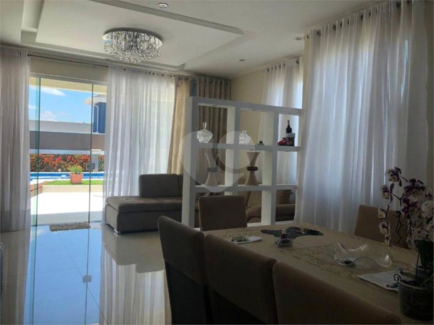 Casa à venda com 4 quartos, sendo 2 suítes, no condomínio Terras de São Francisco, Vinhedo - SP