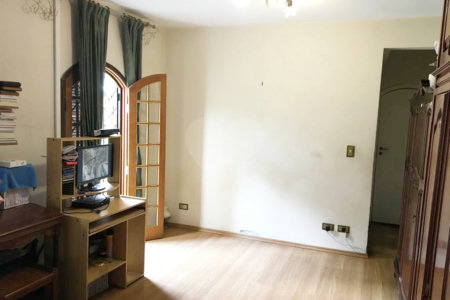 Casa Térrea à venda com 4 quartos, sendo 1 suíte, em Vila Monumento, São Paulo, SP