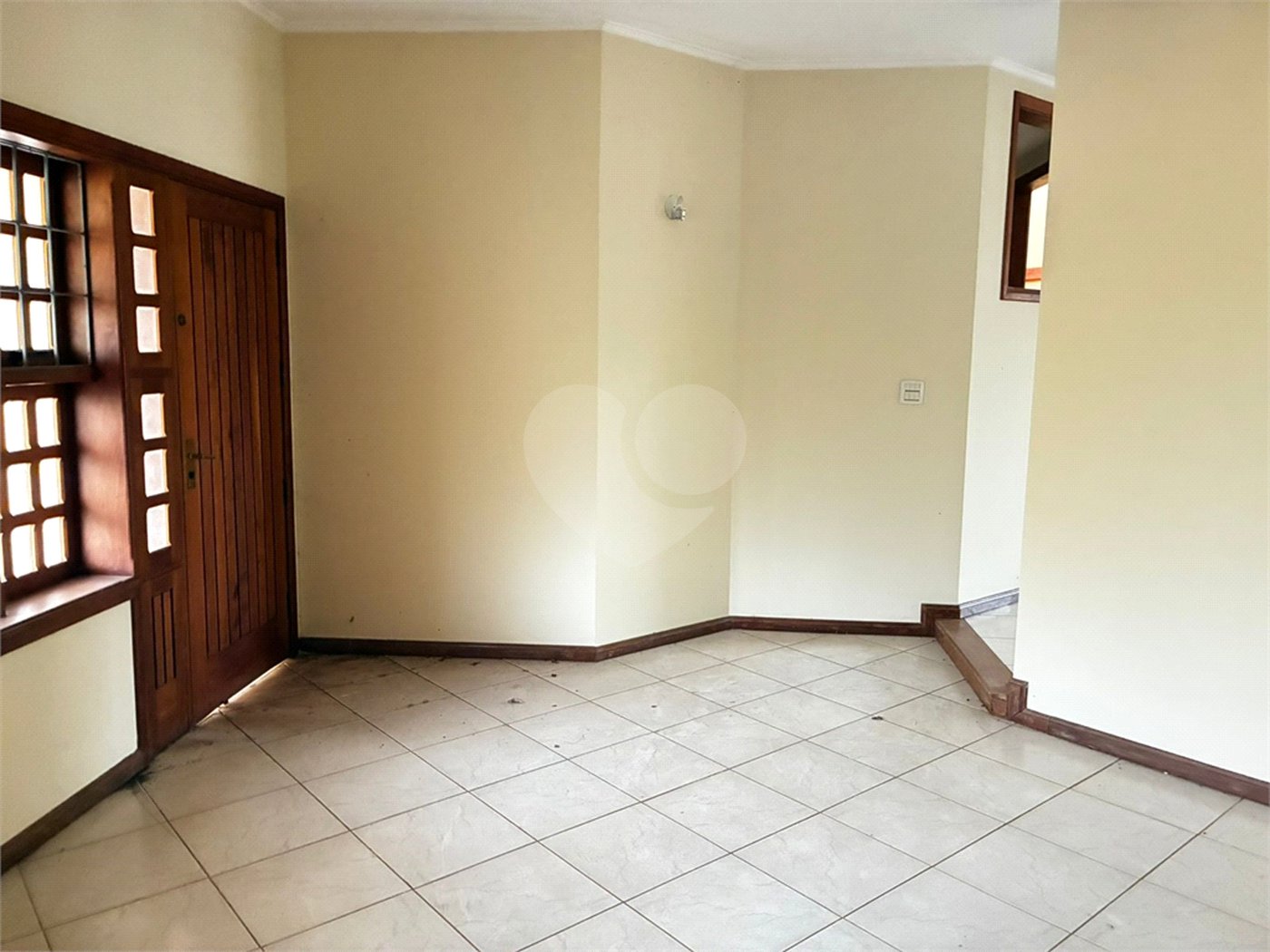Sobrado para alugar com 4 quartos, sendo 2 suítes,  no Centro, Três Lagoas, MS